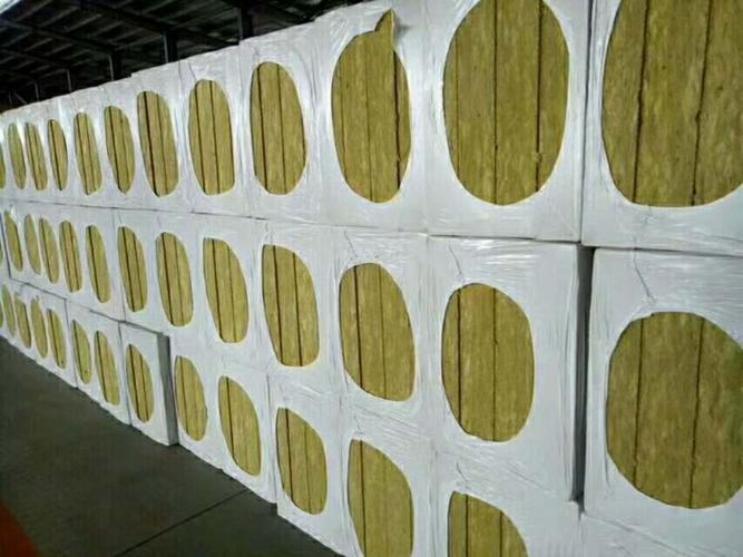 用岩棉板施工时,操作工人应佩戴好劳防用品,做好职业健康保护,并注重